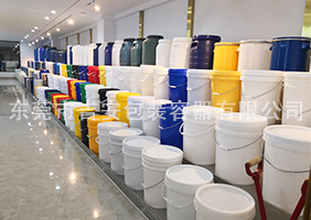 三级日逼网站吉安容器一楼涂料桶、机油桶展区